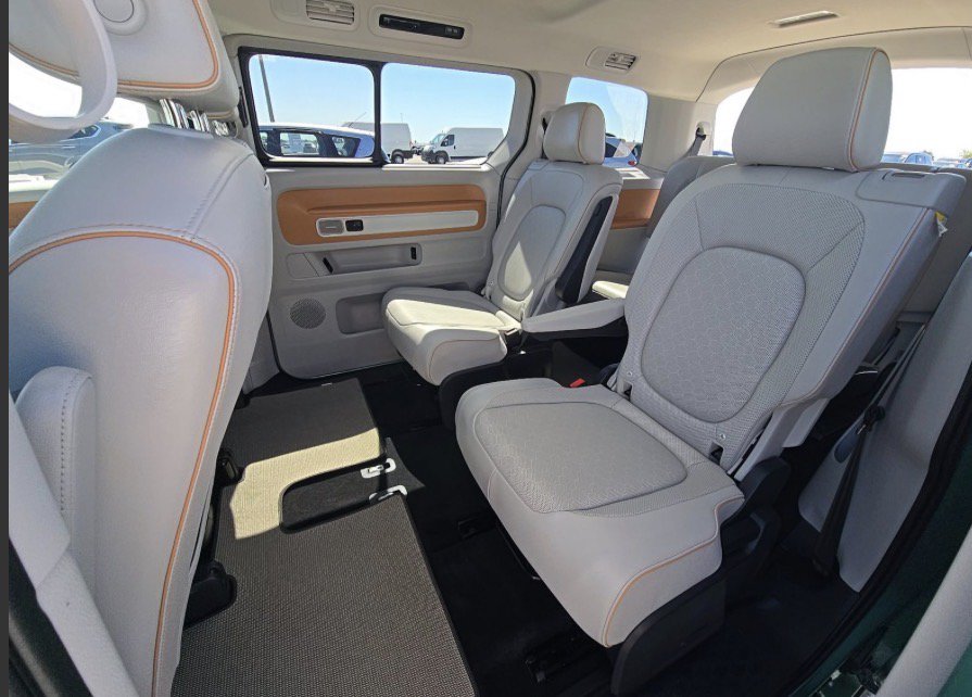 Used 2025 Volkswagen ID. Buzz 1st Edition AWD/4WD image 7