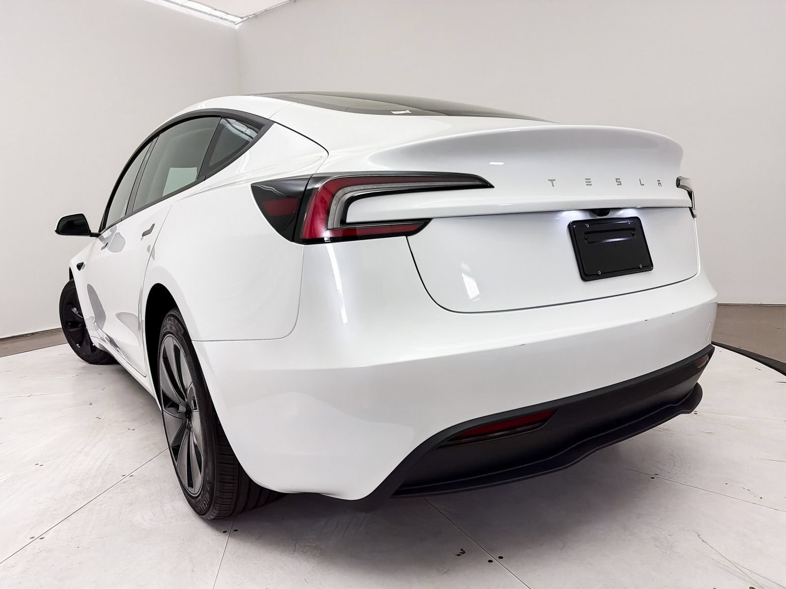 Used 2024 Tesla Model 3 Standard Range RWD image 8