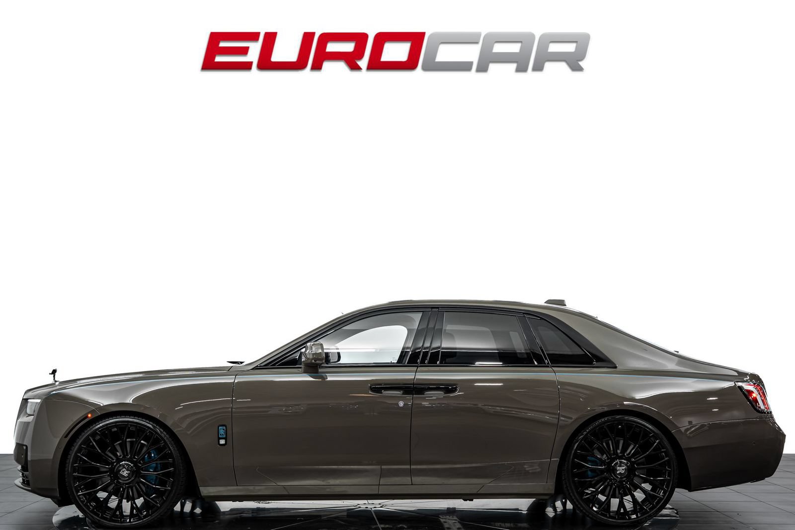 Used 2025 Rolls-Royce Ghost AWD/4WD image 2