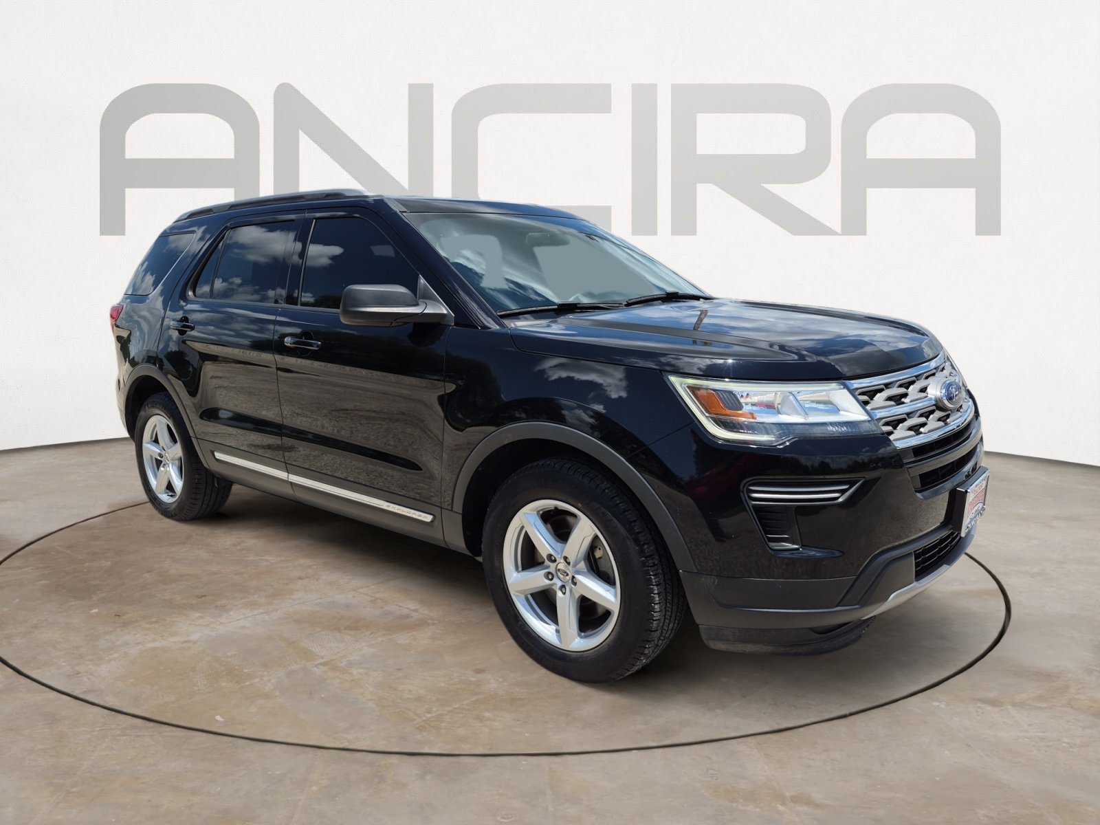 Used 2018 Ford Explorer XLT FWD image 4