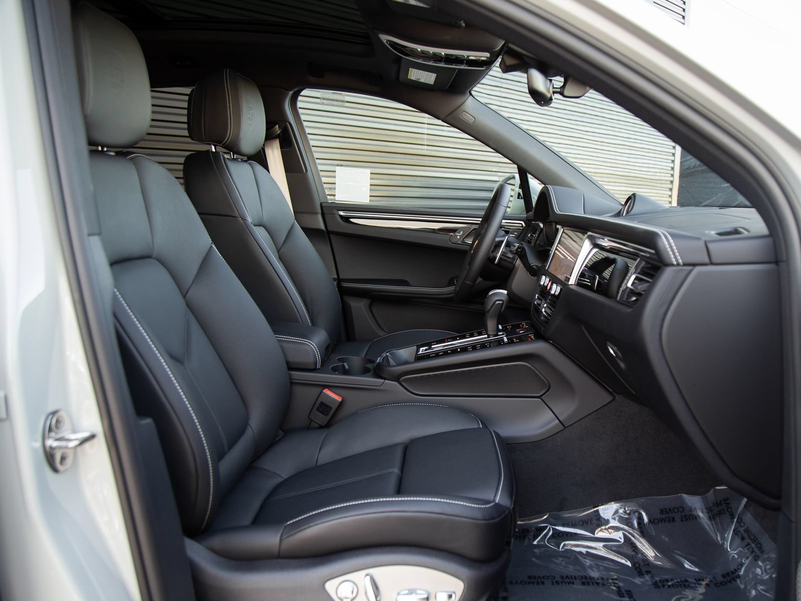 New 2026 Porsche Macan AWD/4WD image 25