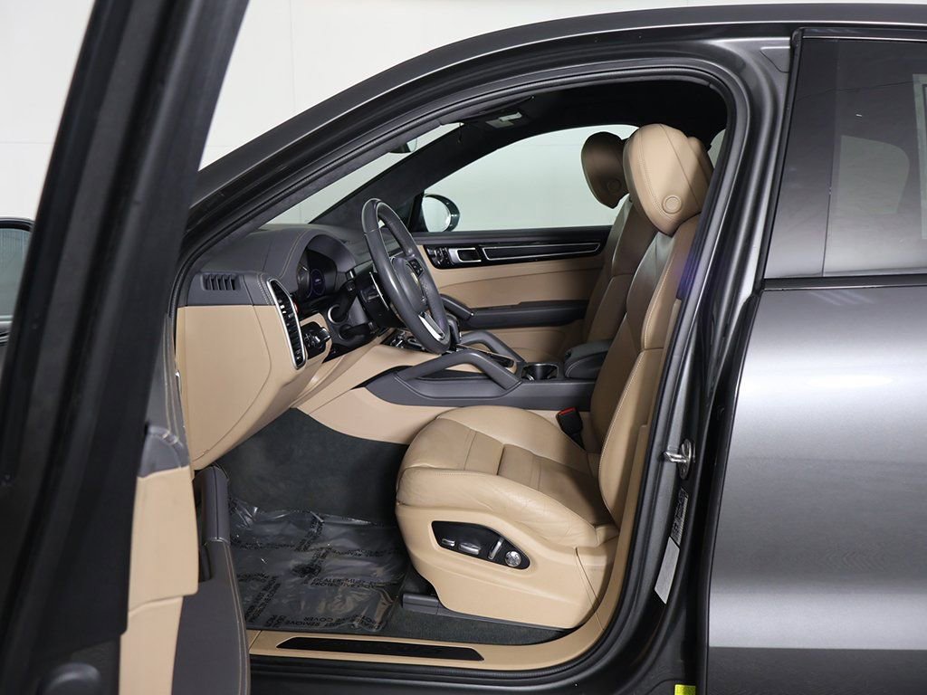 Used 2021 Porsche Cayenne GTS w/ Premium Package Plus AWD/4WD image 32