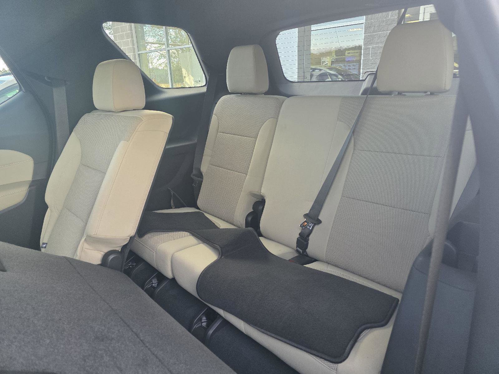 Used 2023 Chevrolet Traverse LS image 13