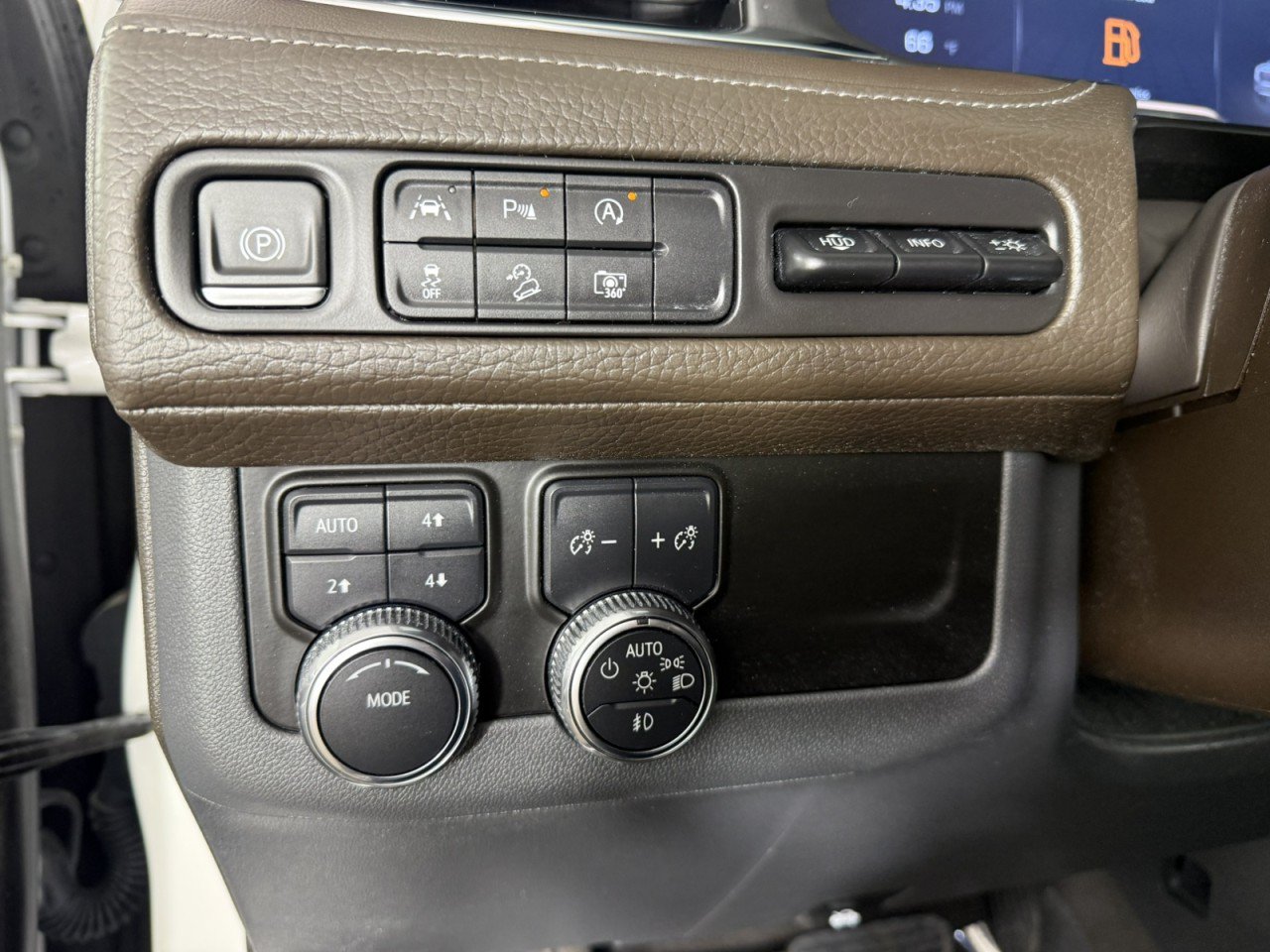 Used 2023 GMC Yukon Denali AWD/4WD image 23