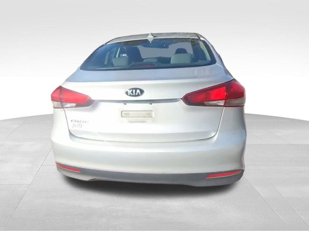 Used 2017 Kia Forte LX image 7
