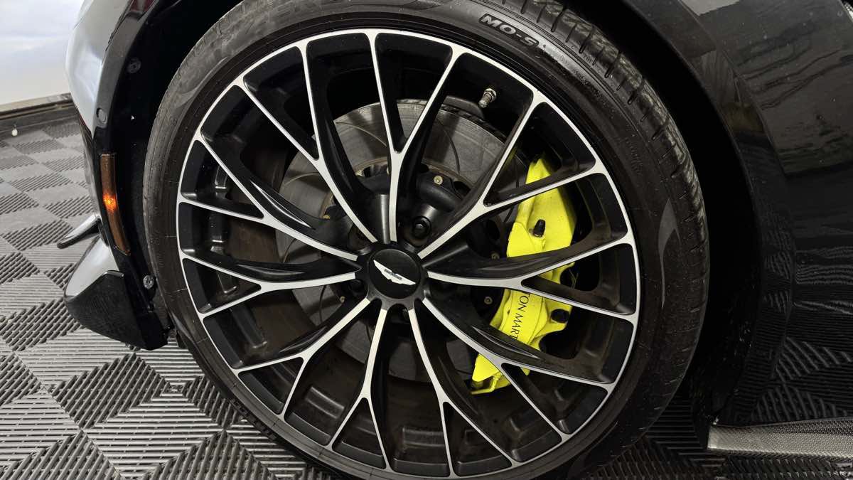 Used 2022 Aston Martin V8 Vantage Coupe RWD image 11