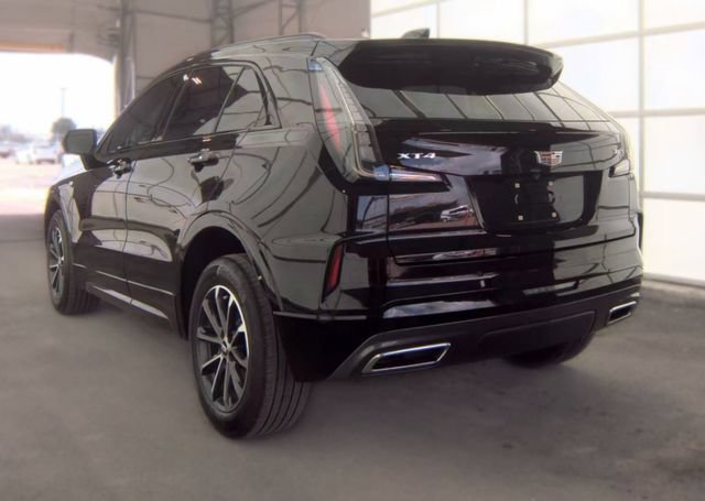 Used 2024 Cadillac XT4 Sport w/ Active Safety Package FWD image 3