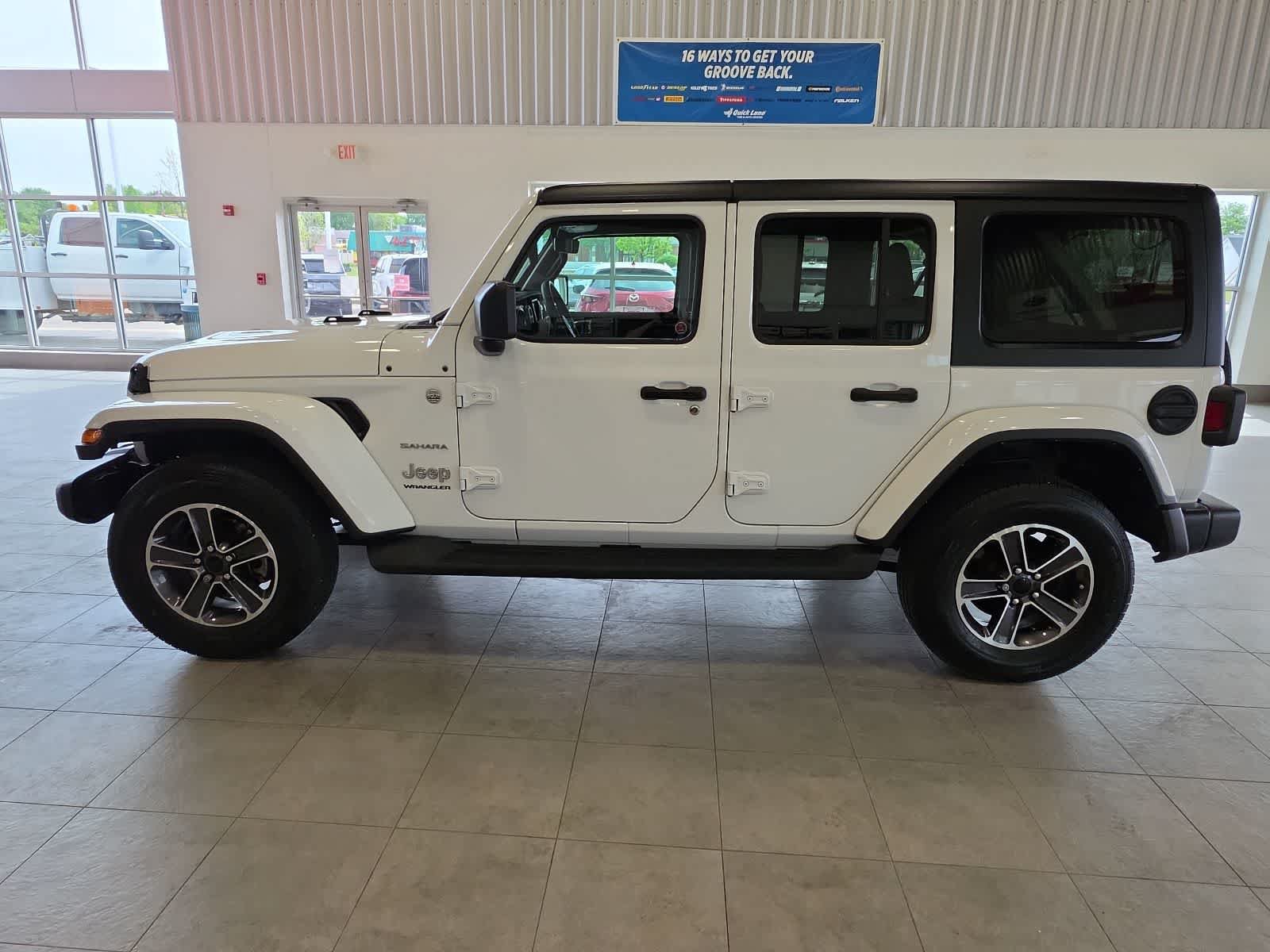 Used 2023 Jeep Wrangler Unlimited Sahara AWD/4WD image 12