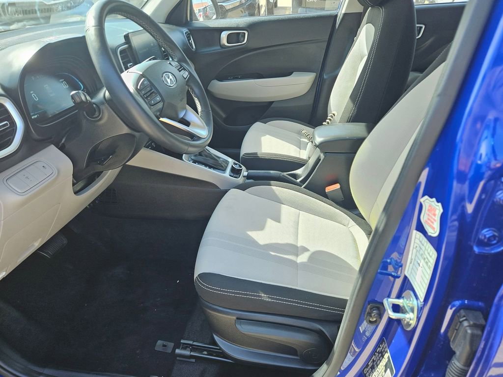 Used 2025 Hyundai Venue SEL image 11