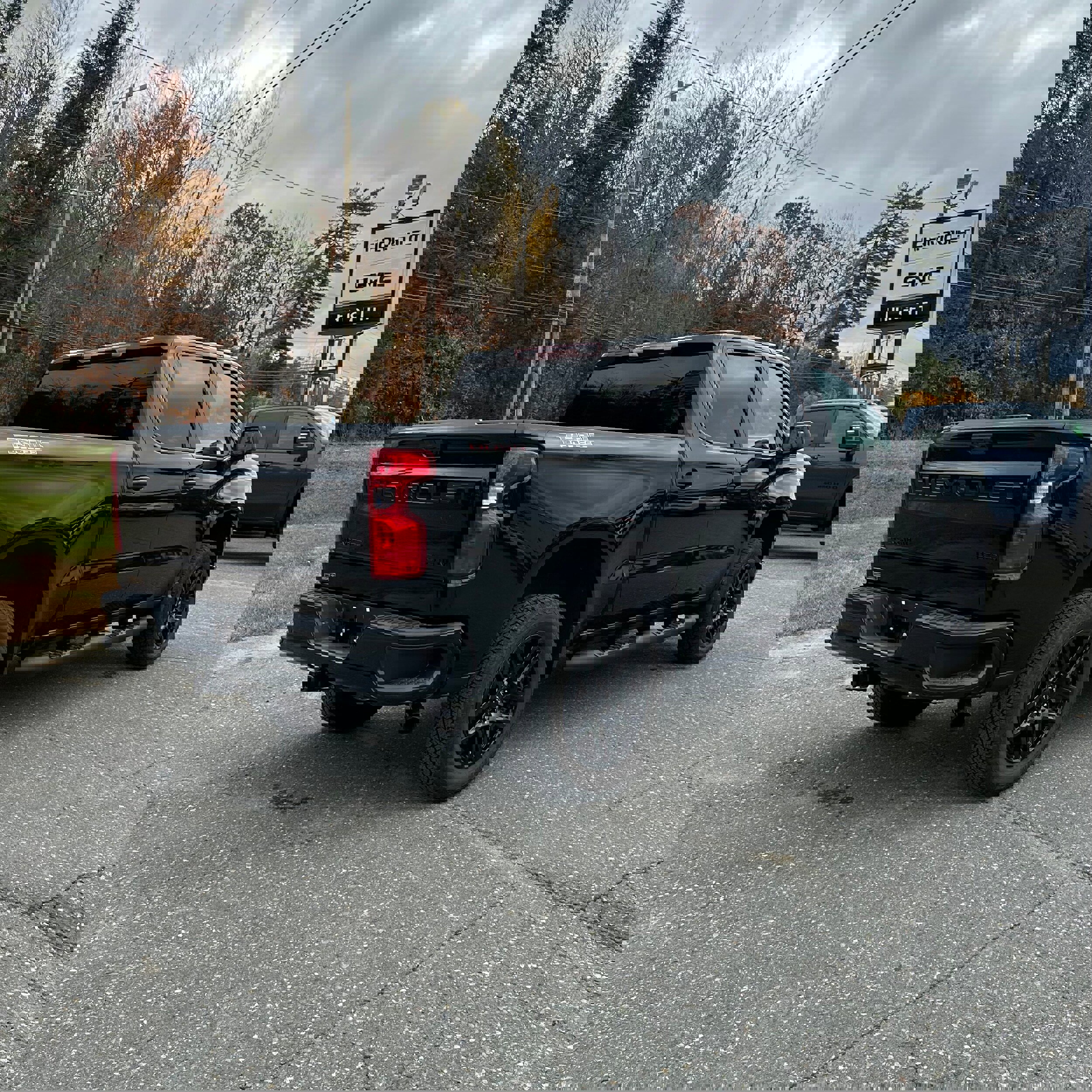 Used 2025 Chevrolet Silverado 1500 Custom Trail Boss w/ Turbomax Blackout Package image 3