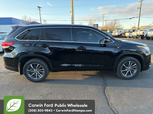 Used 2018 Toyota Highlander XLE w/ Carpet Mat Package (TMS) image 4