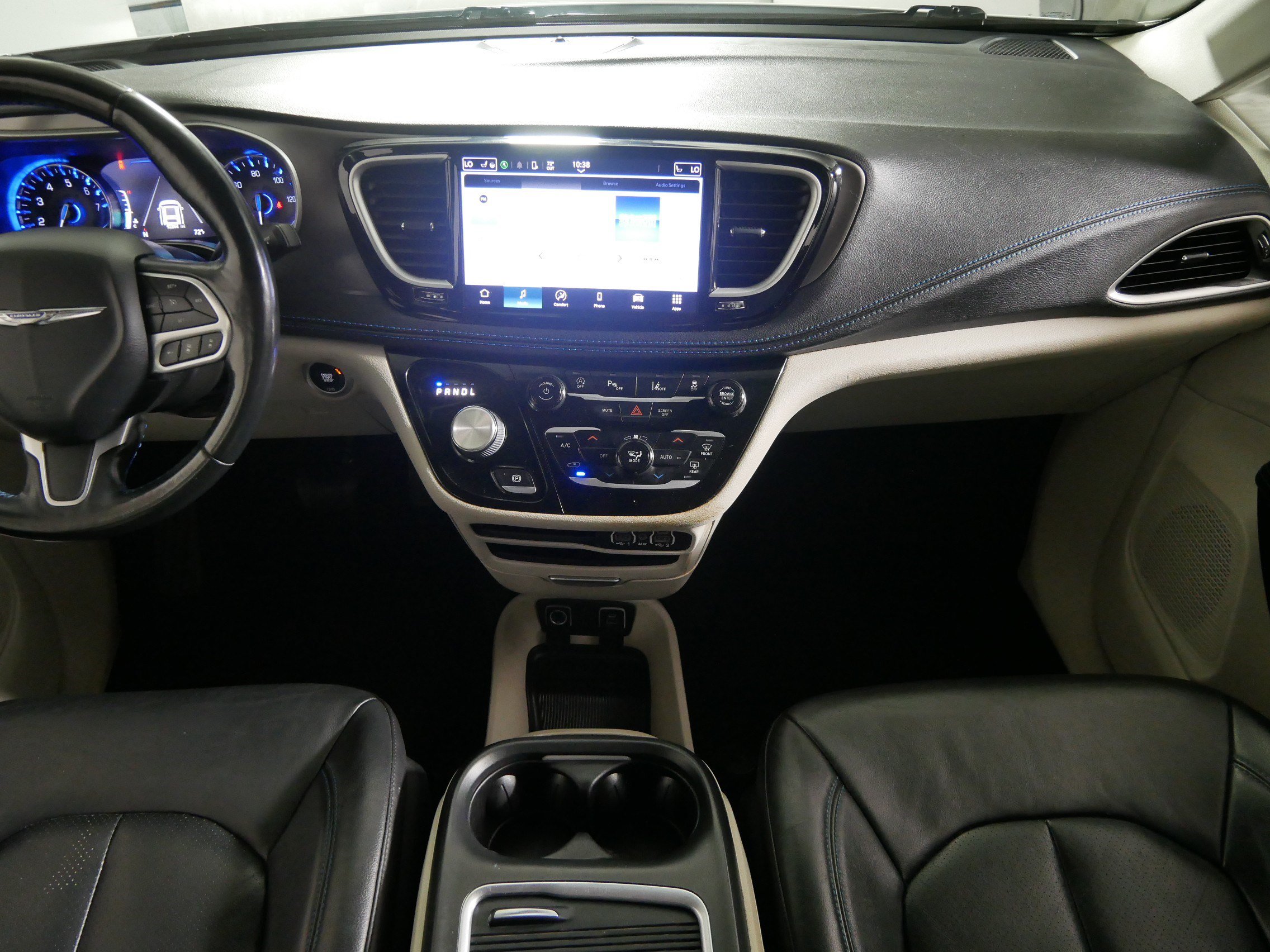 Used 2021 Chrysler Pacifica Touring-L FWD image 10