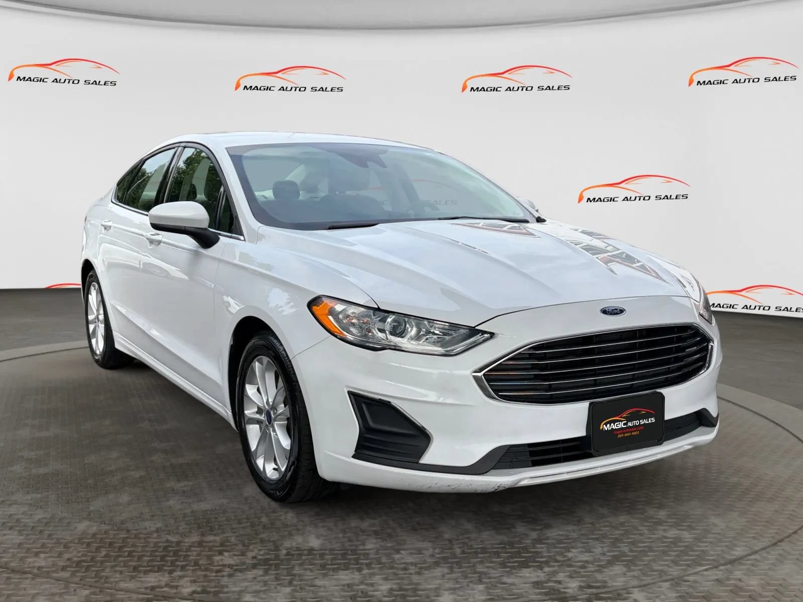 Used 2019 Ford Fusion SE FWD image 5