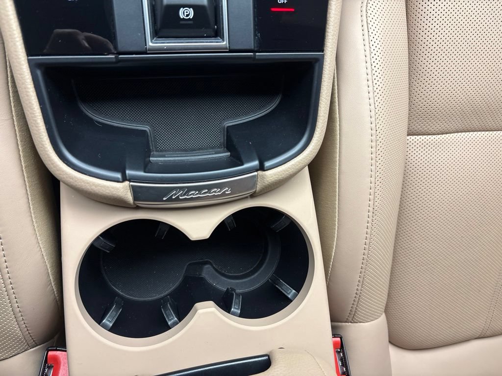 Certified 2024 Porsche Macan AWD/4WD image 35