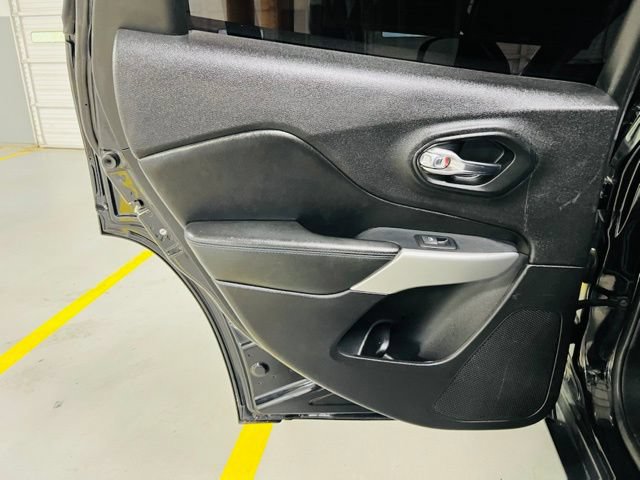 Used 2019 Jeep Cherokee Latitude AWD/4WD image 25