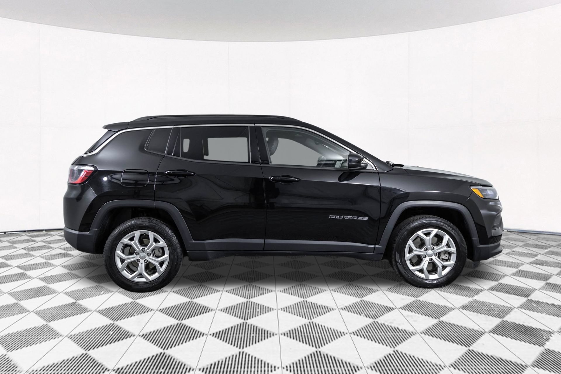 Used 2024 Jeep Compass Latitude AWD/4WD image 18