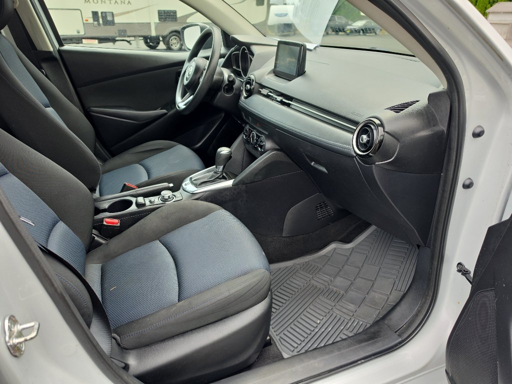 Used 2019 Toyota Yaris LE FWD image 15