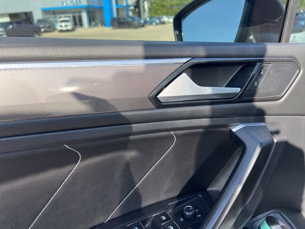 Used 2022 Volkswagen Tiguan SE R-Line AWD/4WD image 13