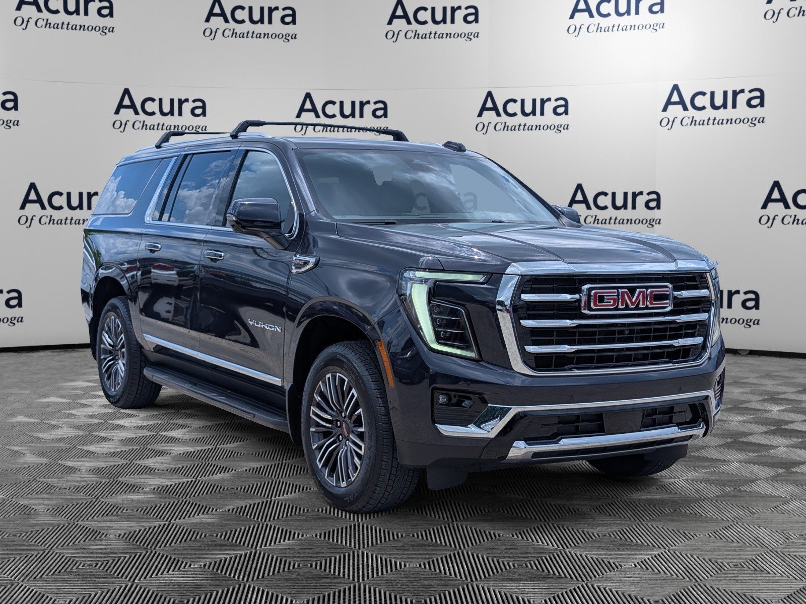 Used 2025 GMC Yukon XL Elevation w/ LPO, Illumination Package AWD/4WD image 2