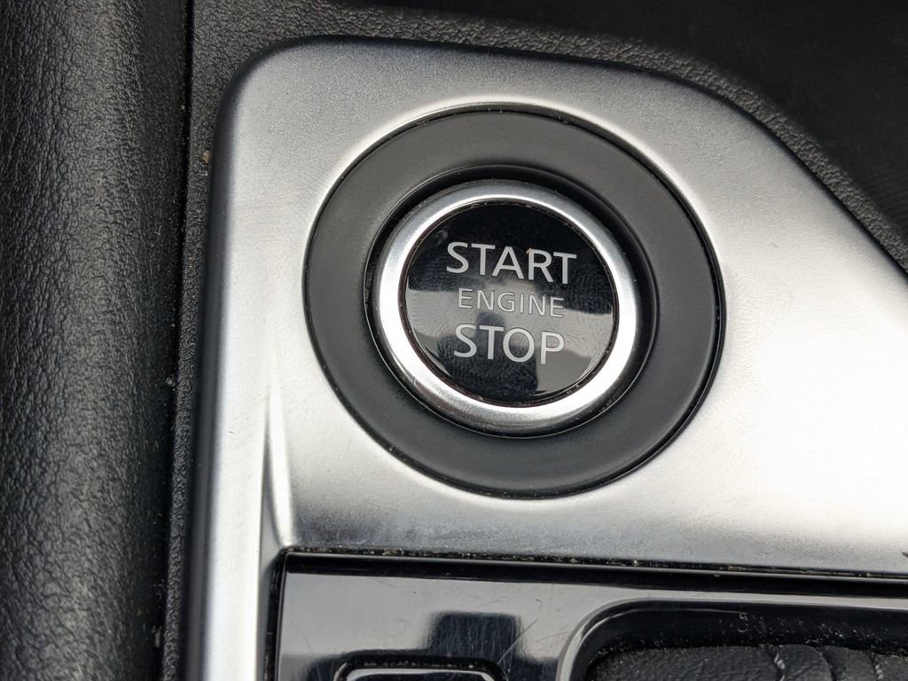 Used 2025 Nissan Sentra SV FWD image 25