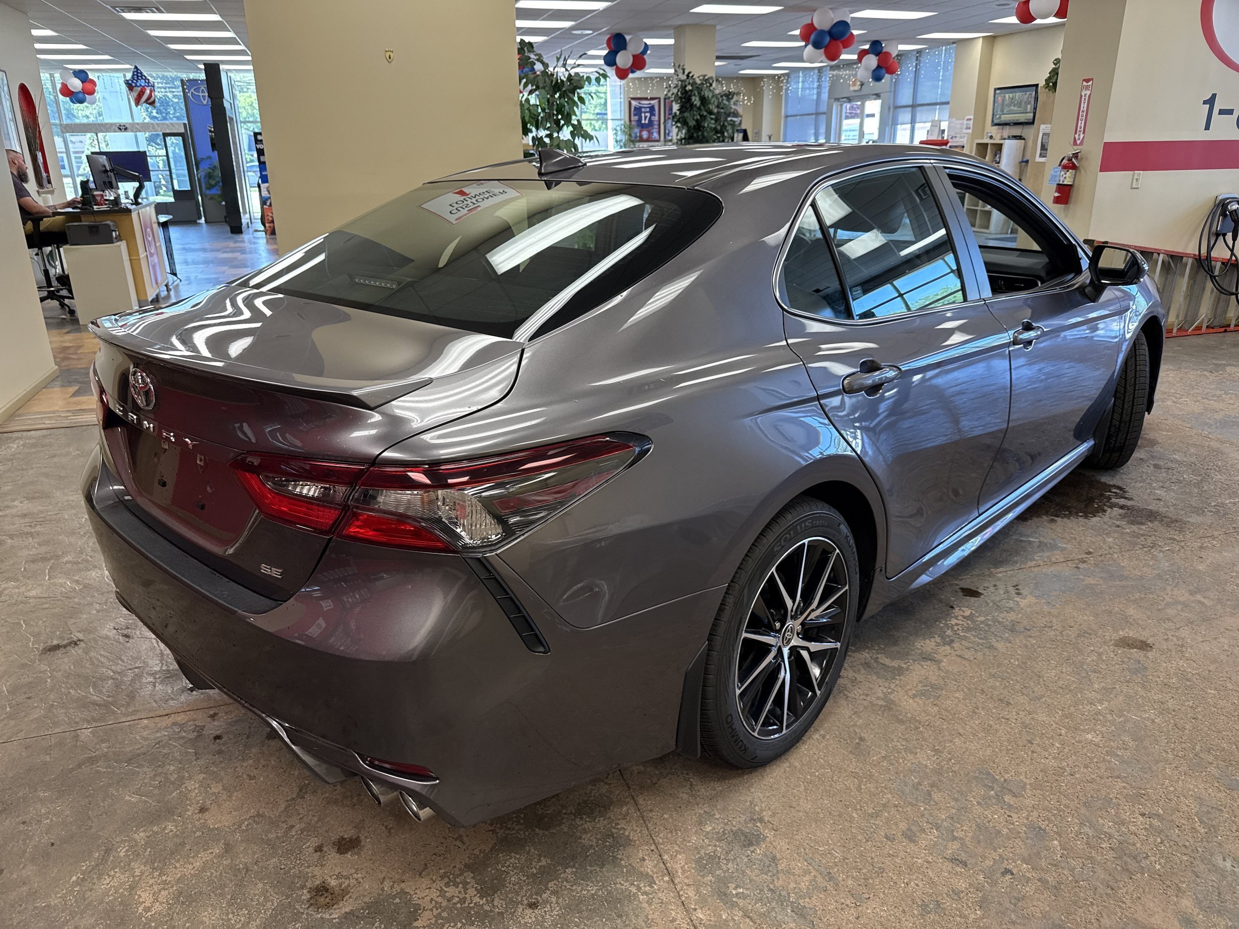 Used 2023 Toyota Camry SE FWD image 9
