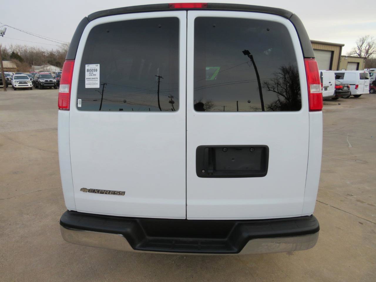 Used 2018 Chevrolet Express 3500 LT w/ LT Preferred Equipment Group RWD image 5