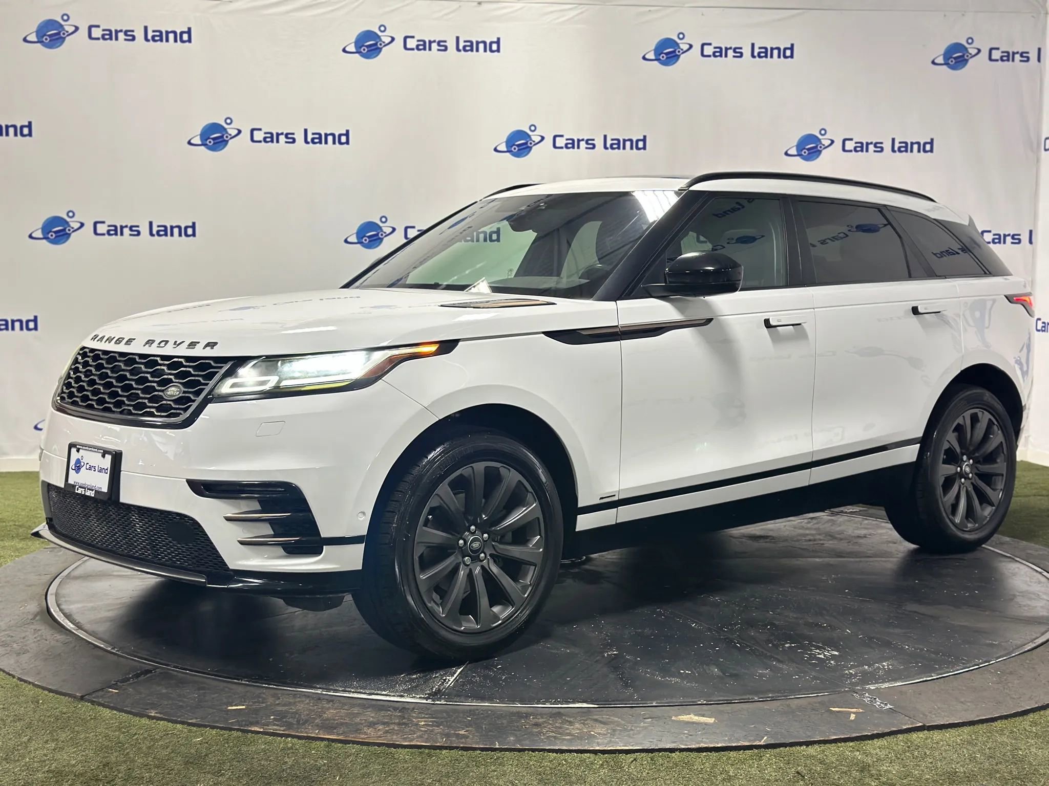 Used 2019 Land Rover Range Rover Velar R-Dynamic SE image 6