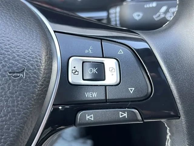 Used 2020 Volkswagen Jetta R-Line w/ R-Line Cold Weather Package FWD image 33