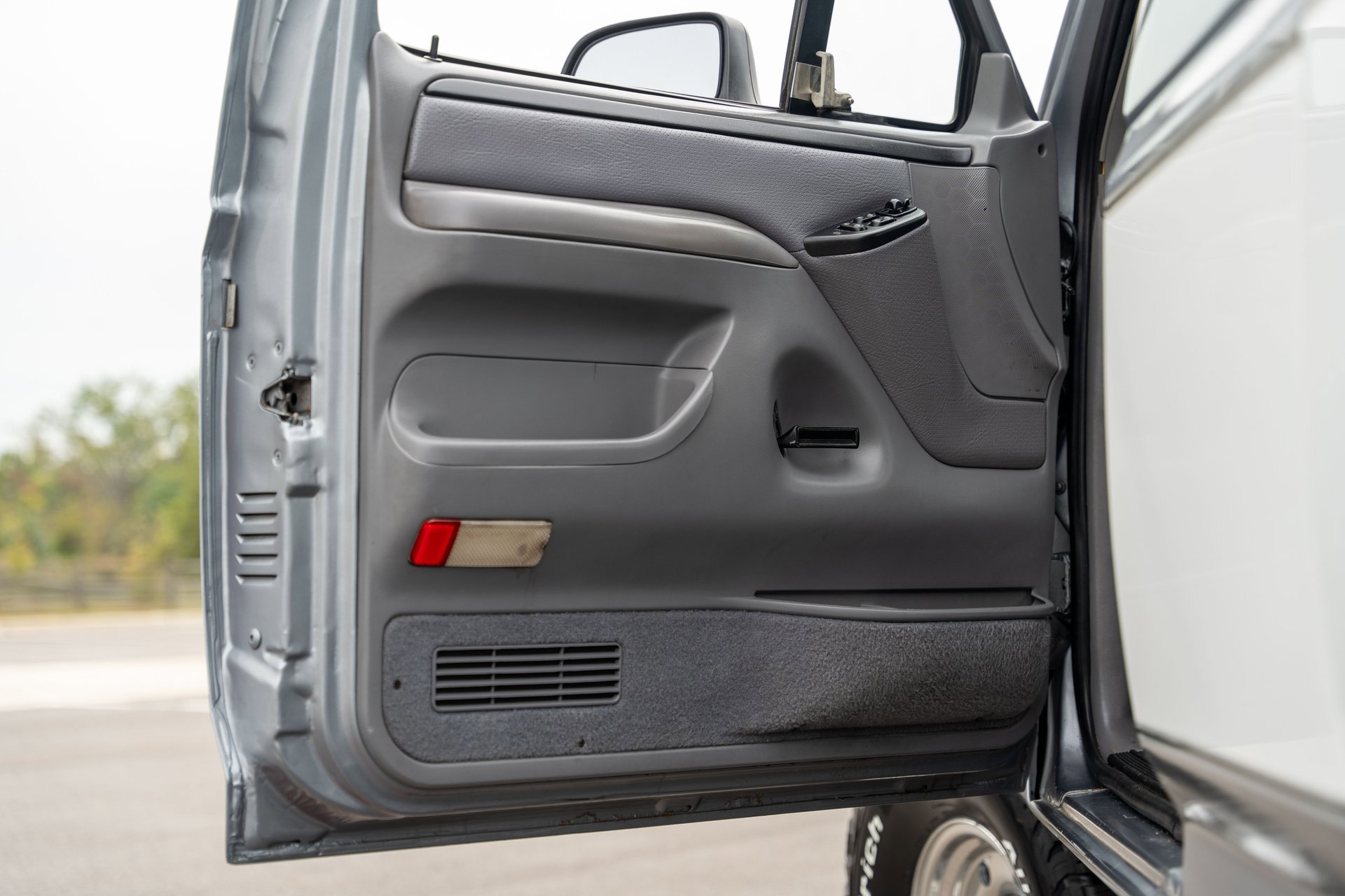 Used 1997 Ford F250 XLT image 8