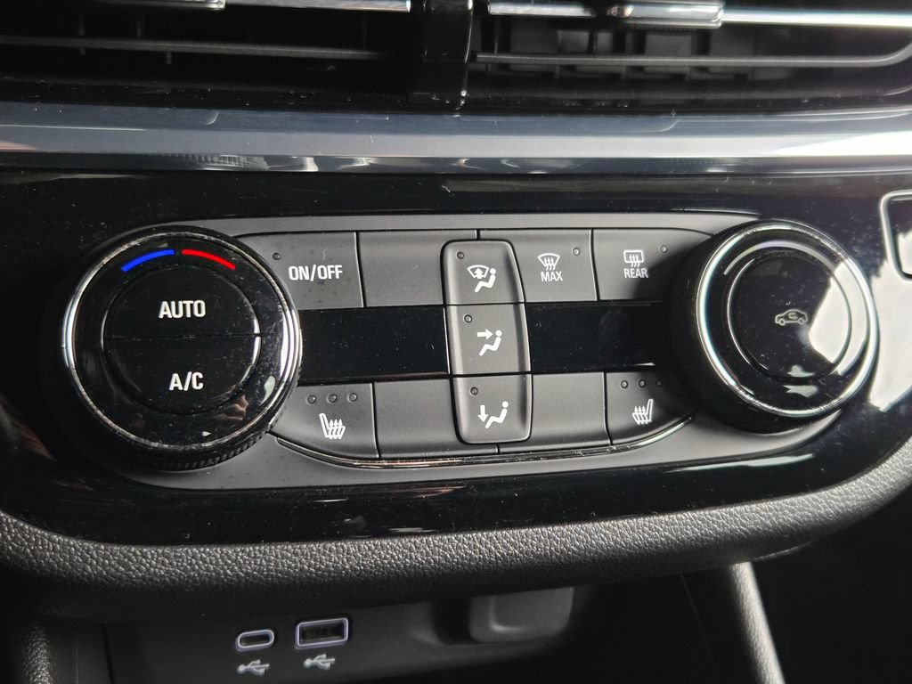 Used 2024 Buick Envista Sport Touring w/ Convenience I Package FWD image 15