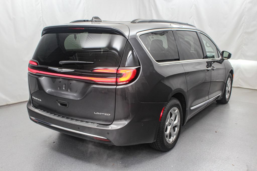 Used 2022 Chrysler Pacifica Limited FWD image 9
