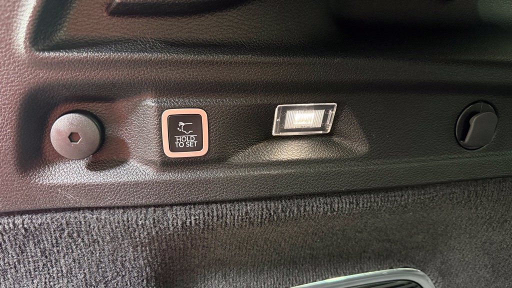 Used 2022 Jeep Grand Cherokee L Overland w/ Luxury Tech Group IV AWD/4WD image 13