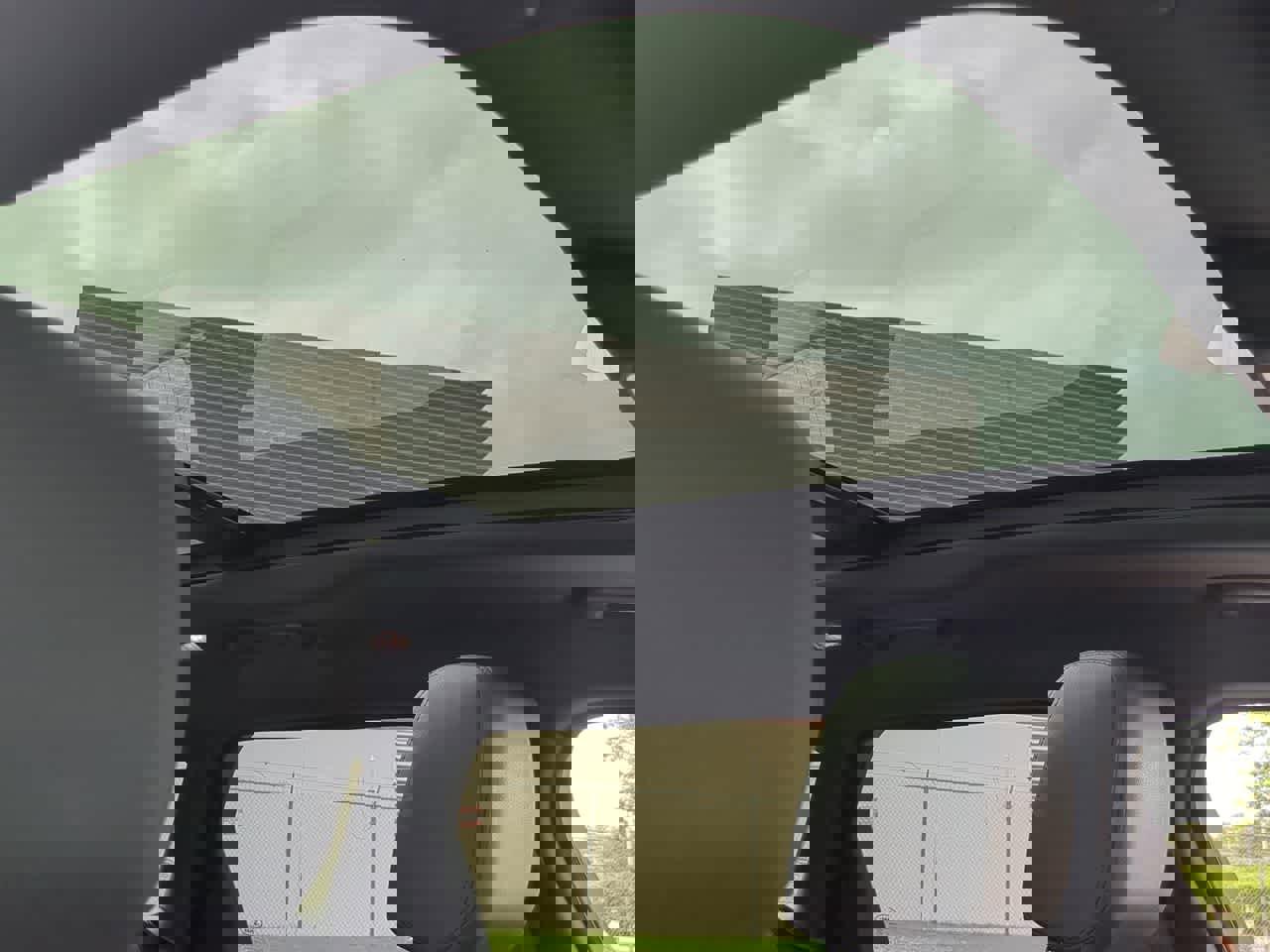 Certified 2026 Land Rover Range Rover Velar Dynamic SE image 19