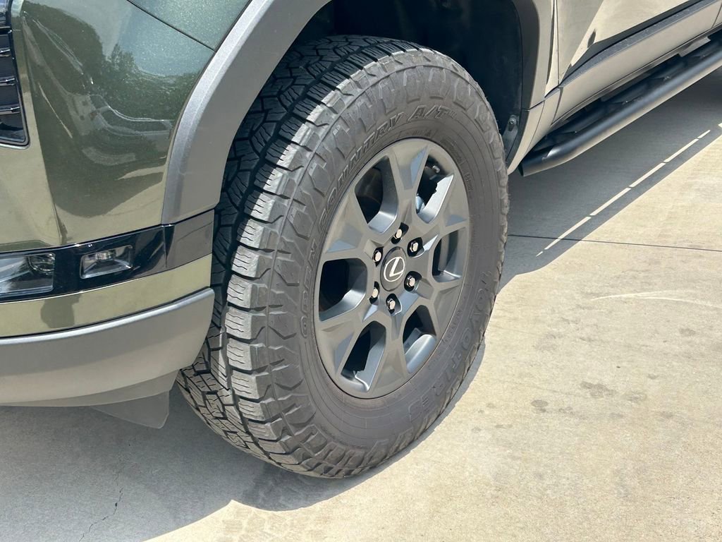 Used 2025 Lexus GX 550 AWD/4WD image 9