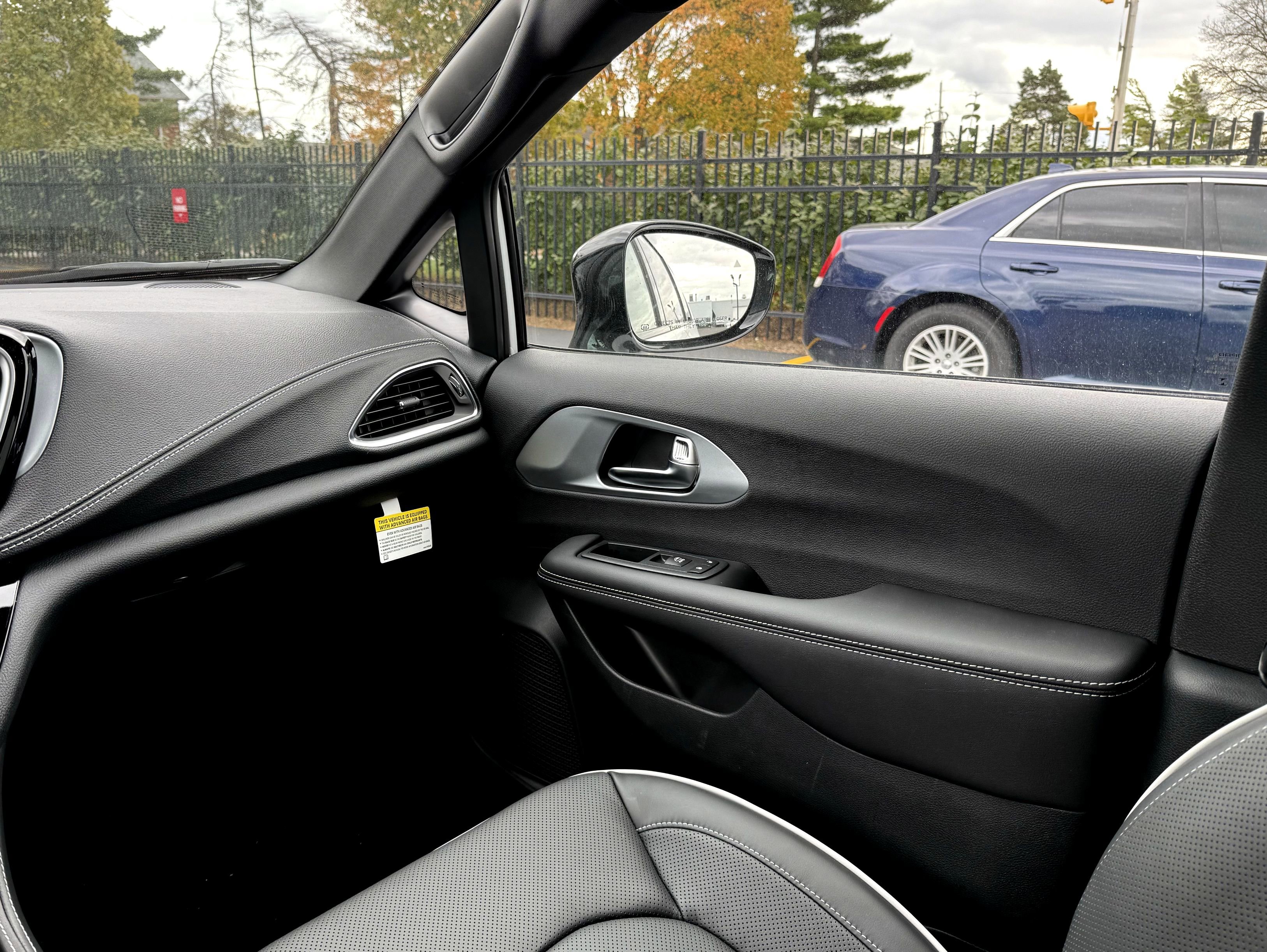 New 2026 Chrysler Pacifica Limited image 31