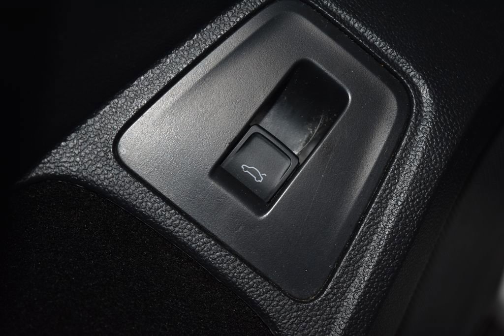 Used 2024 Volkswagen Tiguan SE image 6