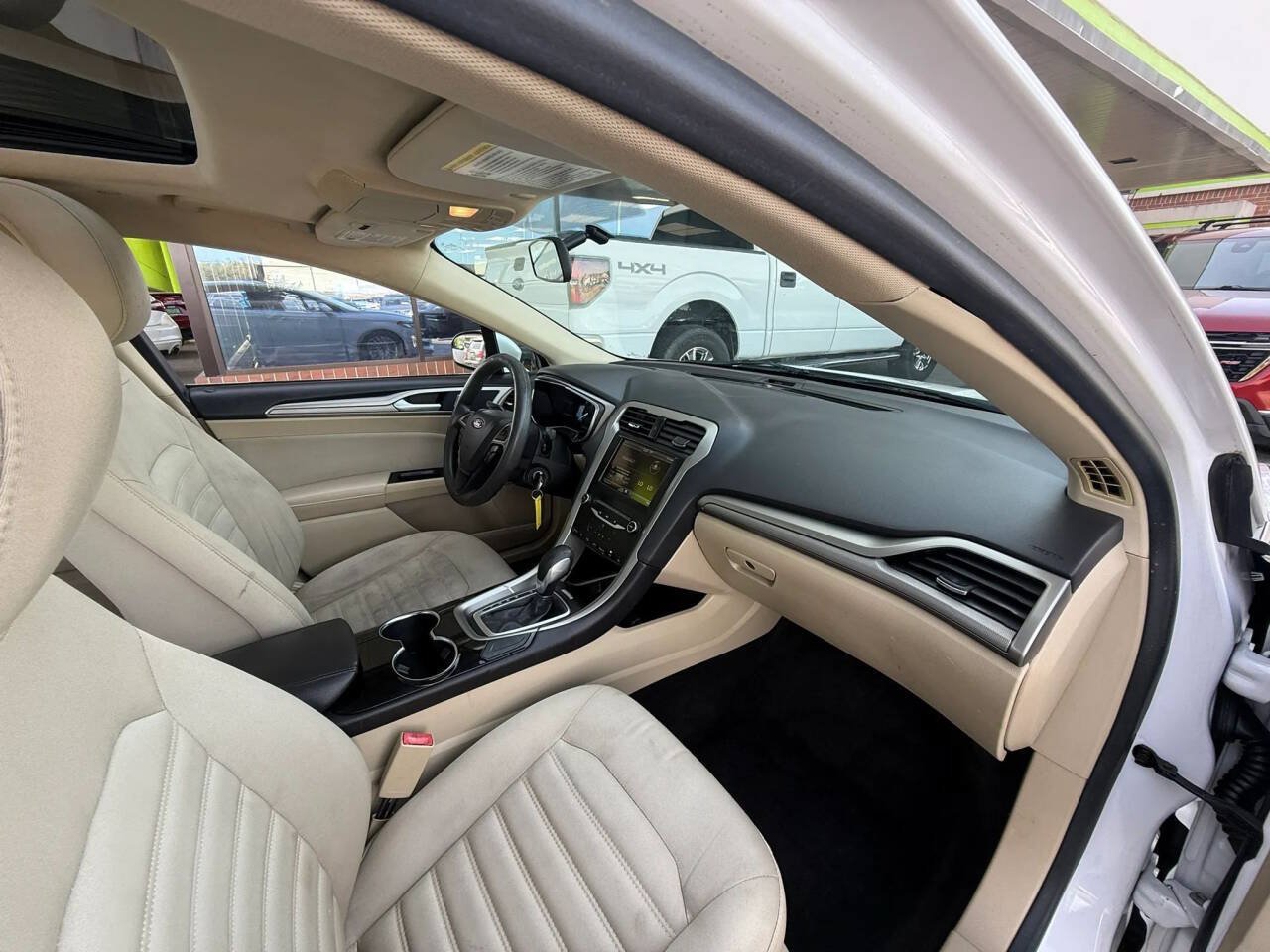 Used 2014 Ford Fusion SE FWD image 9