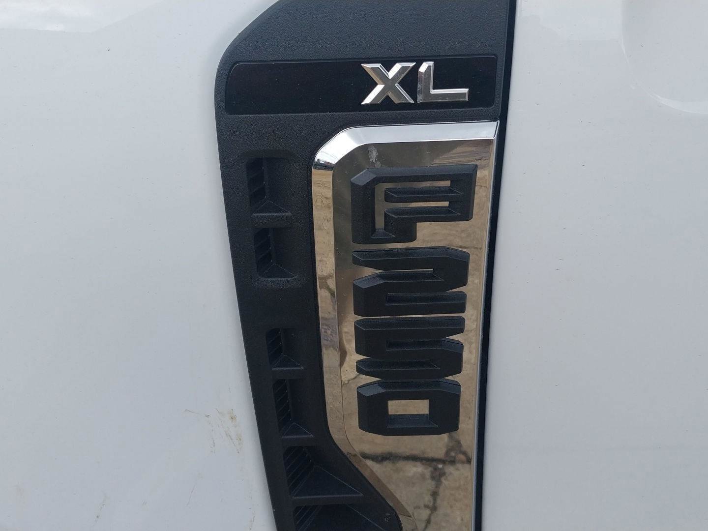 New 2026 Ford F250 XL w/ XL Chrome Package image 9