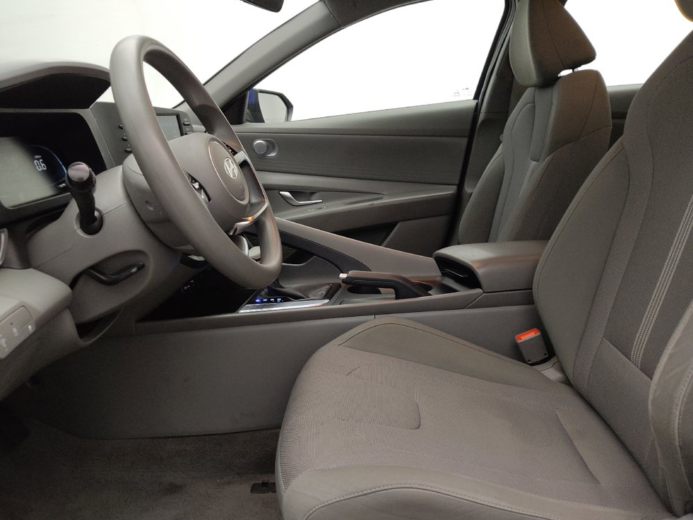 Used 2024 Hyundai Elantra SE FWD image 17