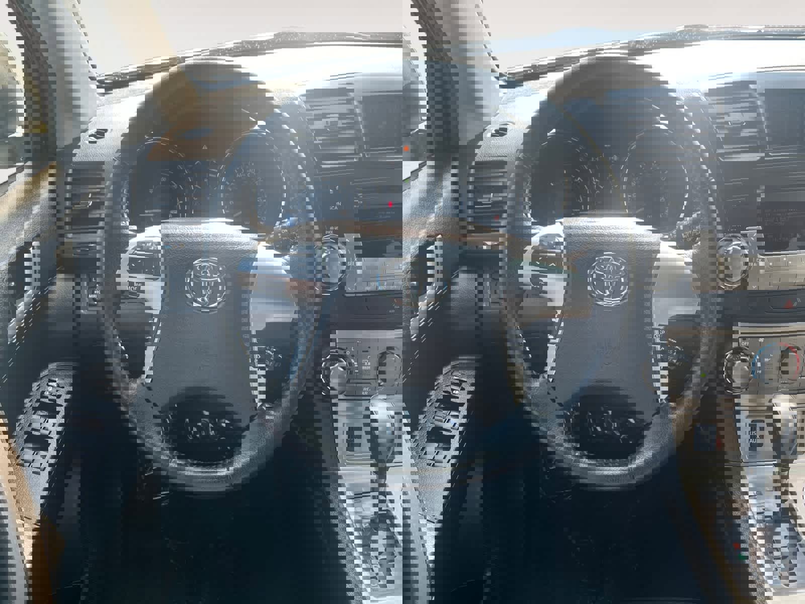 Used 2012 Toyota Highlander 4WD Hybrid w/ Leather Pkg image 12