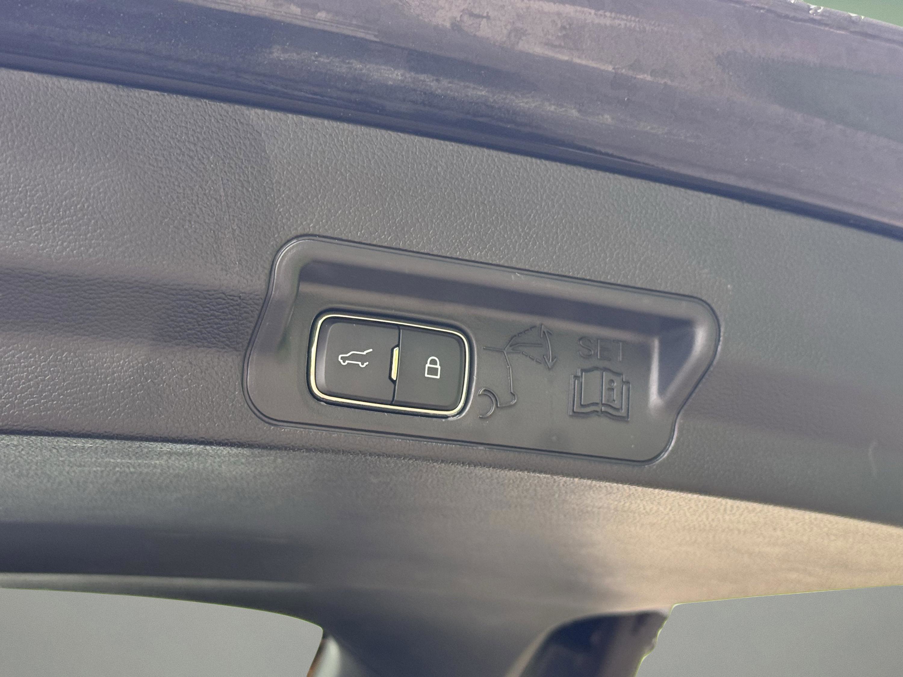Used 2025 Ford Explorer ST AWD/4WD image 27