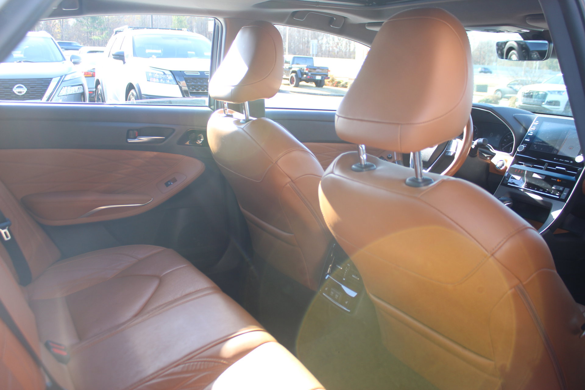 Used 2020 Toyota Avalon Limited image 31