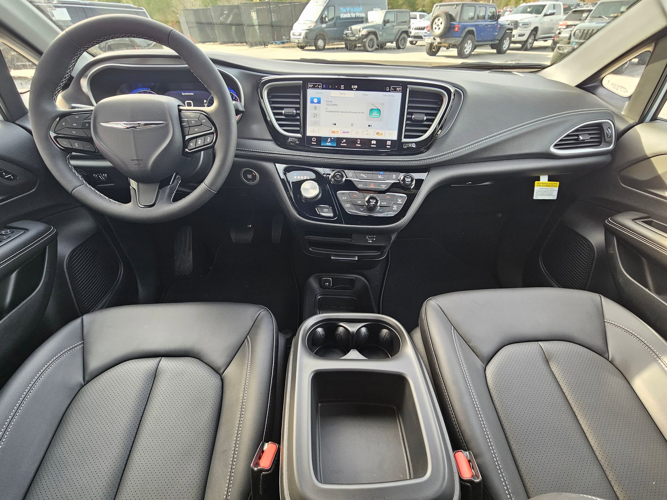 New 2026 Chrysler Pacifica Select image 9