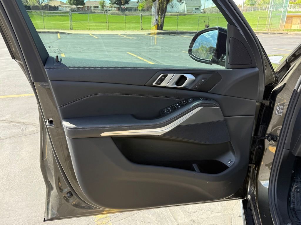 Used 2023 BMW X5 xDrive45e image 9