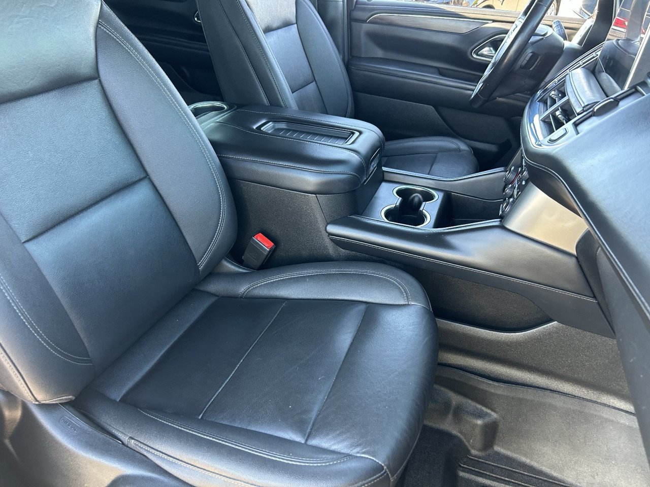 Used 2022 Chevrolet Tahoe LT w/ Luxury Package AWD/4WD image 11