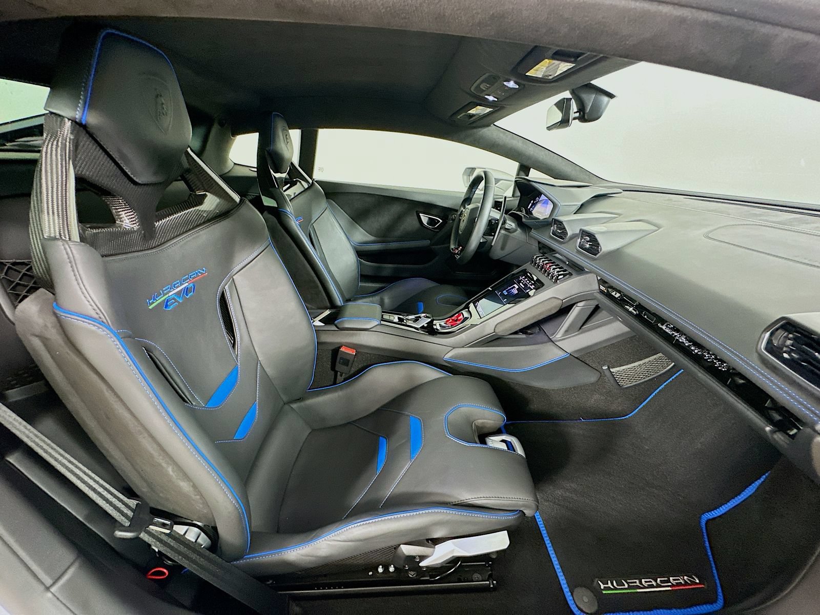 Used 2023 Lamborghini Huracan EVO RWD image 38