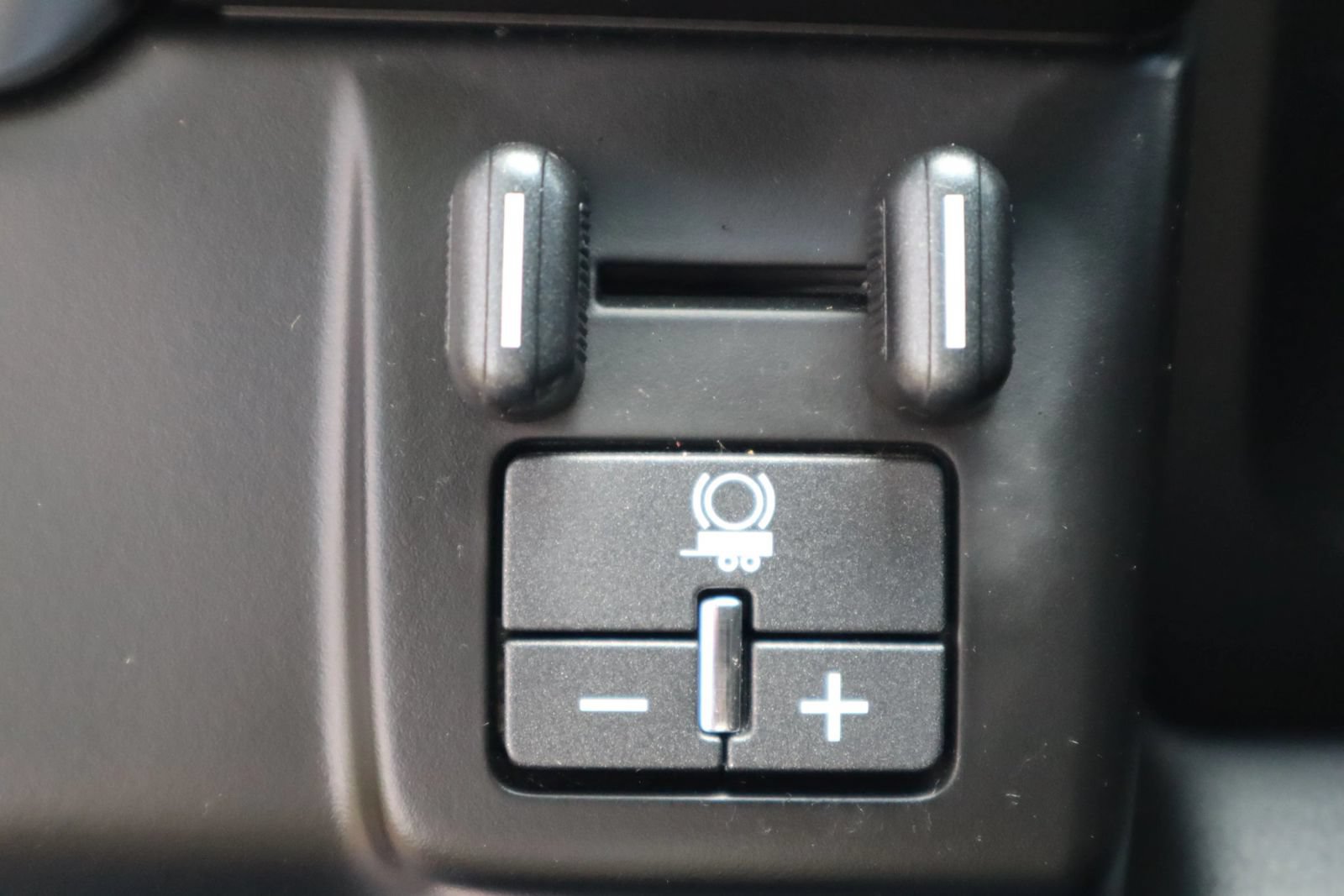 Used 2015 Chevrolet Suburban LTZ RWD image 38
