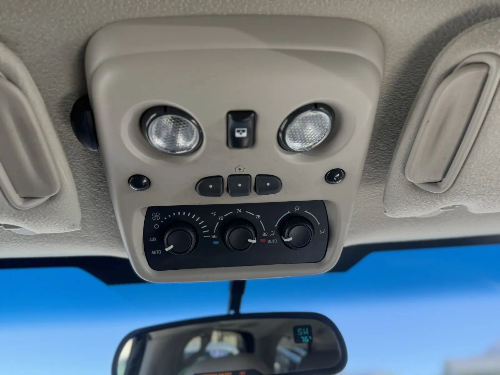 Used 2005 Cadillac Escalade AWD image 32