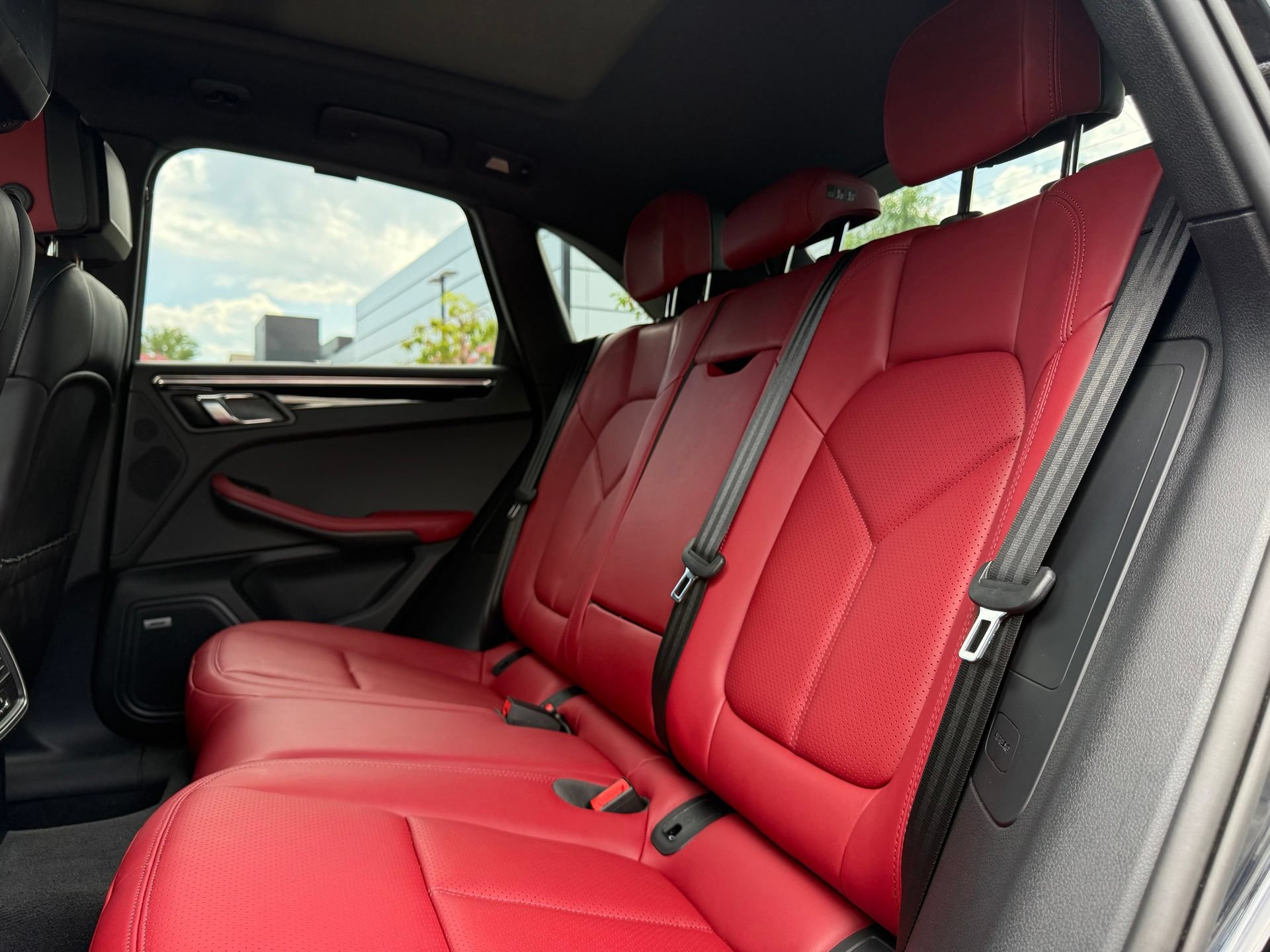 New 2025 Porsche Macan AWD/4WD image 30