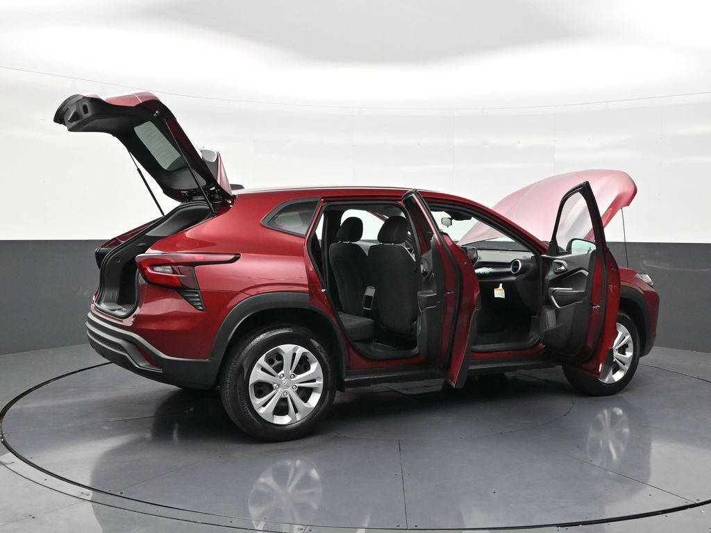 Used 2025 Chevrolet Trax LS image 29